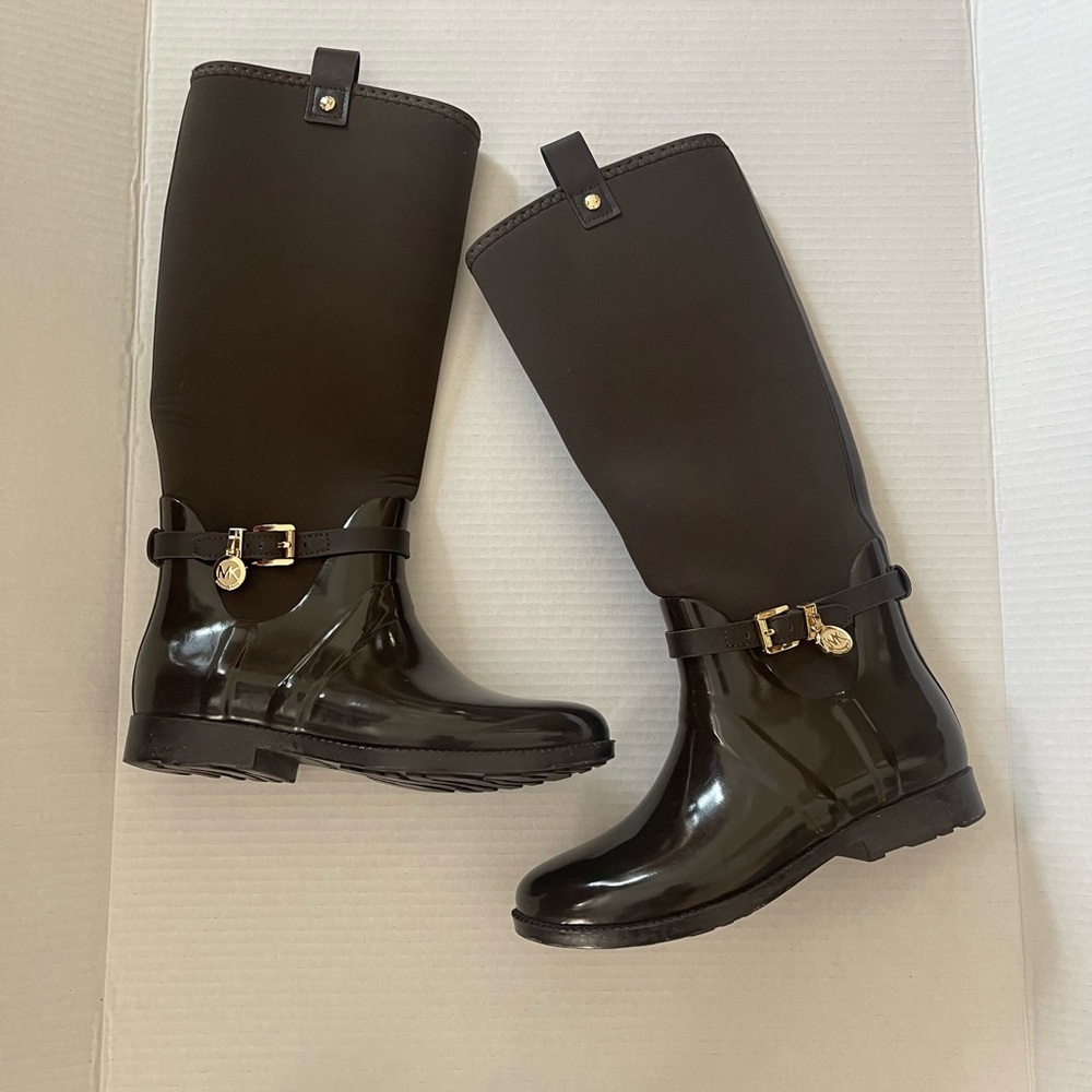 Michael Kors charm stretch rain boot Brown size 6